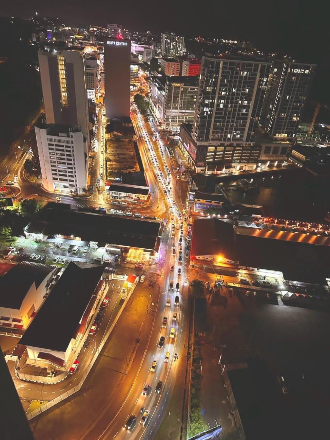 شقة Sunset View Jesselton Quay Near Jesselton Point Near Suria Sabah Near Gaya Street كوتا كينابالو المظهر الخارجي الصورة