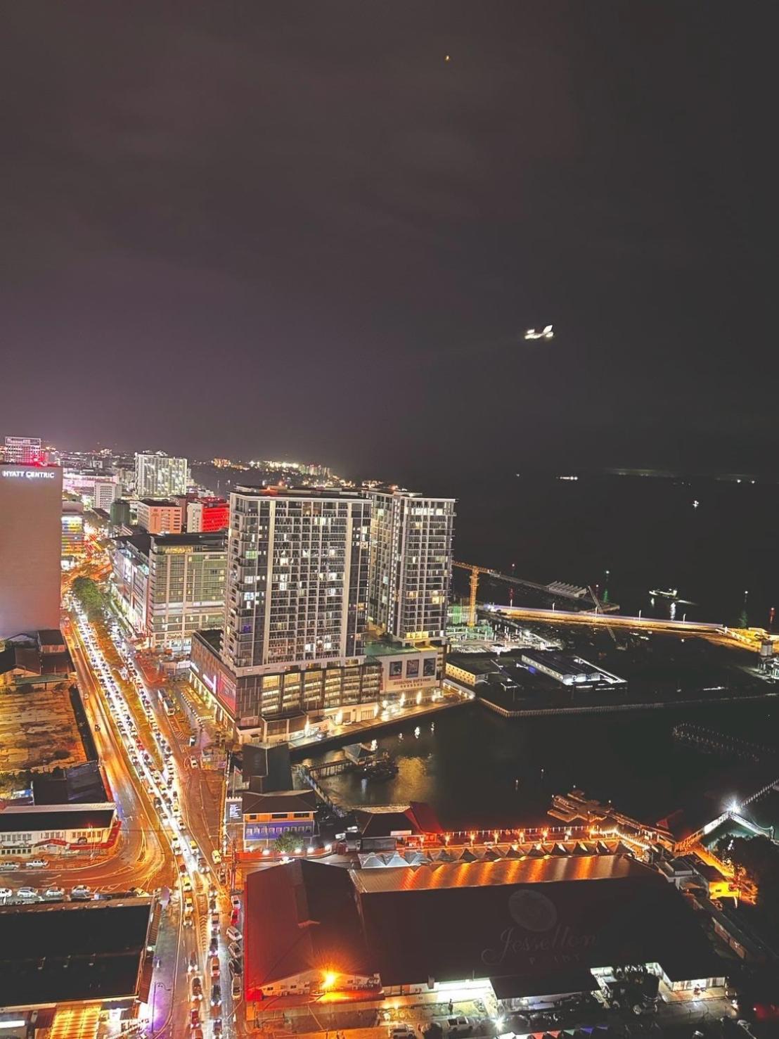 شقة Sunset View Jesselton Quay Near Jesselton Point Near Suria Sabah Near Gaya Street كوتا كينابالو المظهر الخارجي الصورة