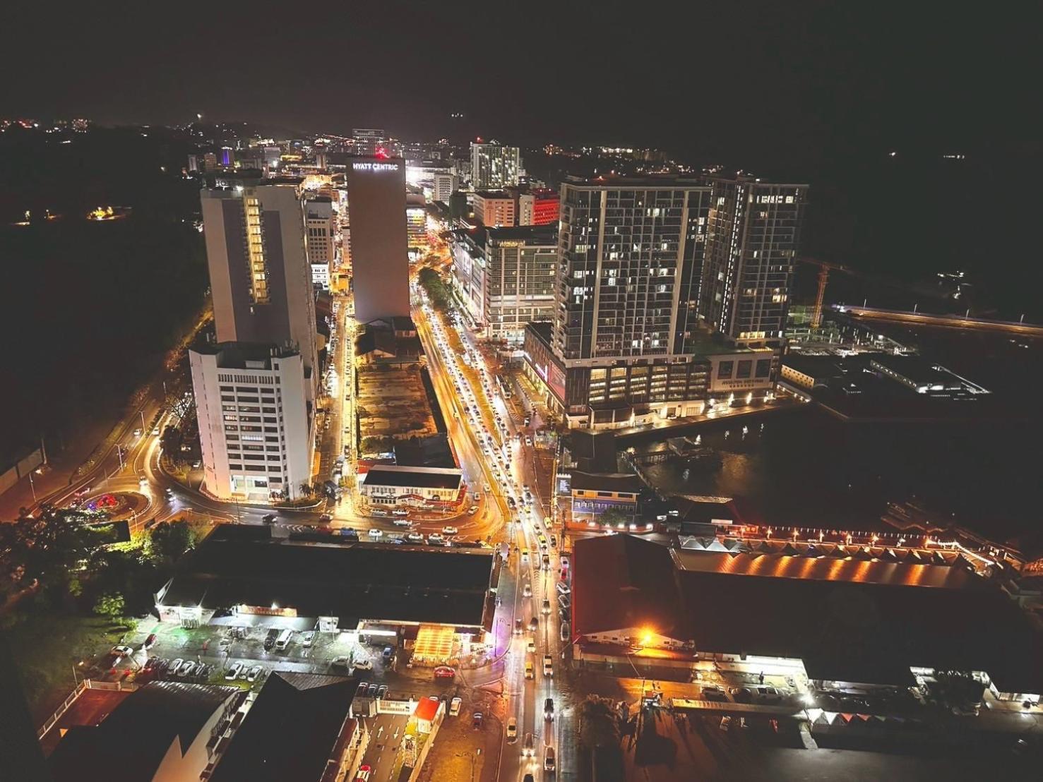 شقة Sunset View Jesselton Quay Near Jesselton Point Near Suria Sabah Near Gaya Street كوتا كينابالو المظهر الخارجي الصورة